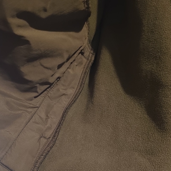 Vuori Men's Dark Green Sherpa Shirt Jacket - Picture 4 of 6